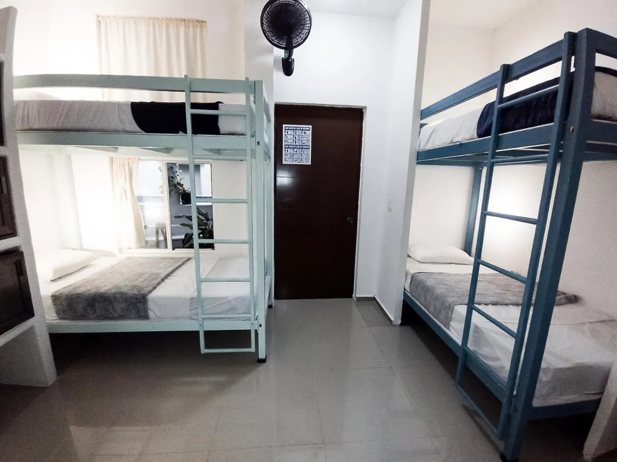 Lezzoto Hostel Boutique 2,5 Playa del Carmen 0*,  México